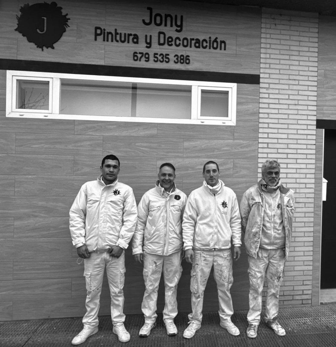 DECO GROUP SPAIN somos una asociacion española de pintores profesionales ubicada en Puigcerdà. Situados en la provincia de Girona, nuestros pintores y decoradores profesionales ofrecen multitud de servicios por toda España.